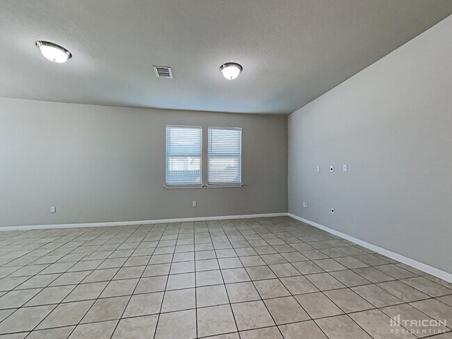 Foto del edificio - 5343 Marsh Ln