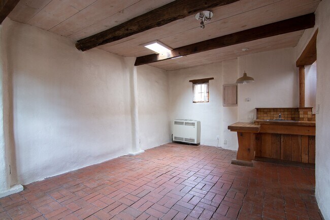 Building Photo - Casados St. - 247