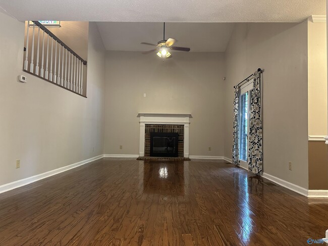 Building Photo - 3011 Woodlawn Dr SW