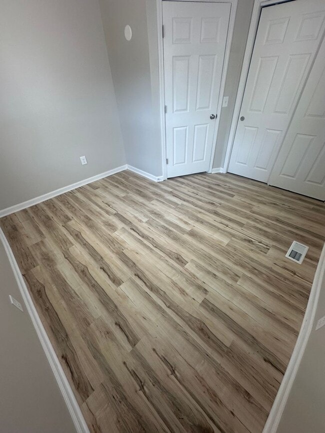 Photo - CHARMING, 1 BEDROOM LOWER LEVEL DUPLEX AVAILABLE NOW! House