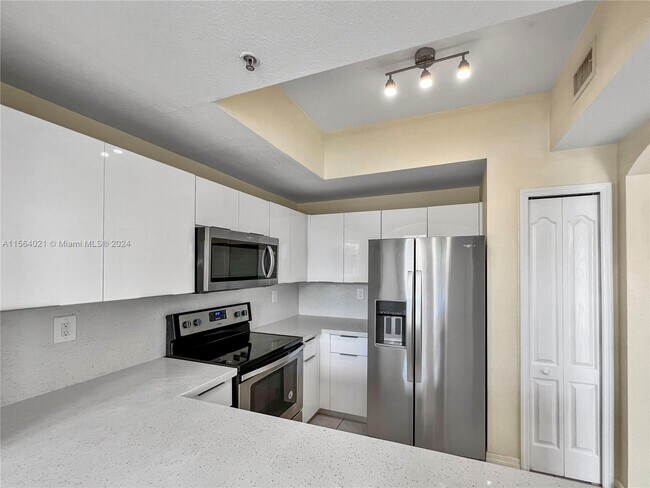 Foto del edificio - 8826 W Flagler St