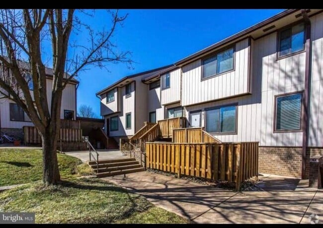 Building Photo - 1811 Westwind Way