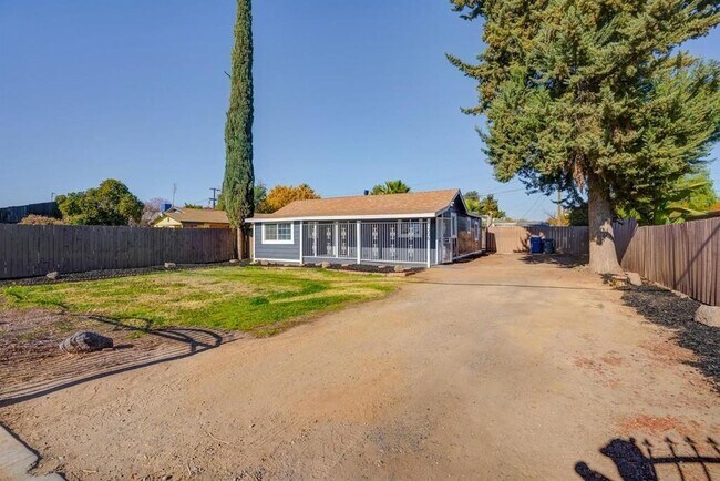 Building Photo - 1006 W California Ave