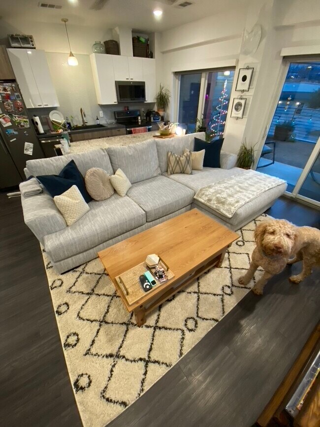 Foto del edificio - 4361 S Congress Ave