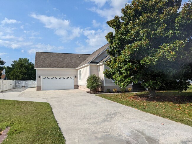 Building Photo - Blue Heron Bay Home Available Now!