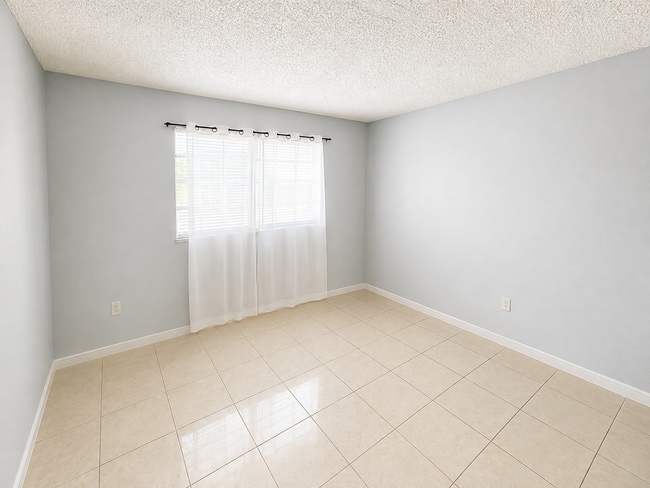 Building Photo - 10850 W Flagler St