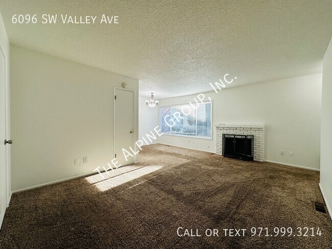 Building Photo - 2 Bedroom Townhome!