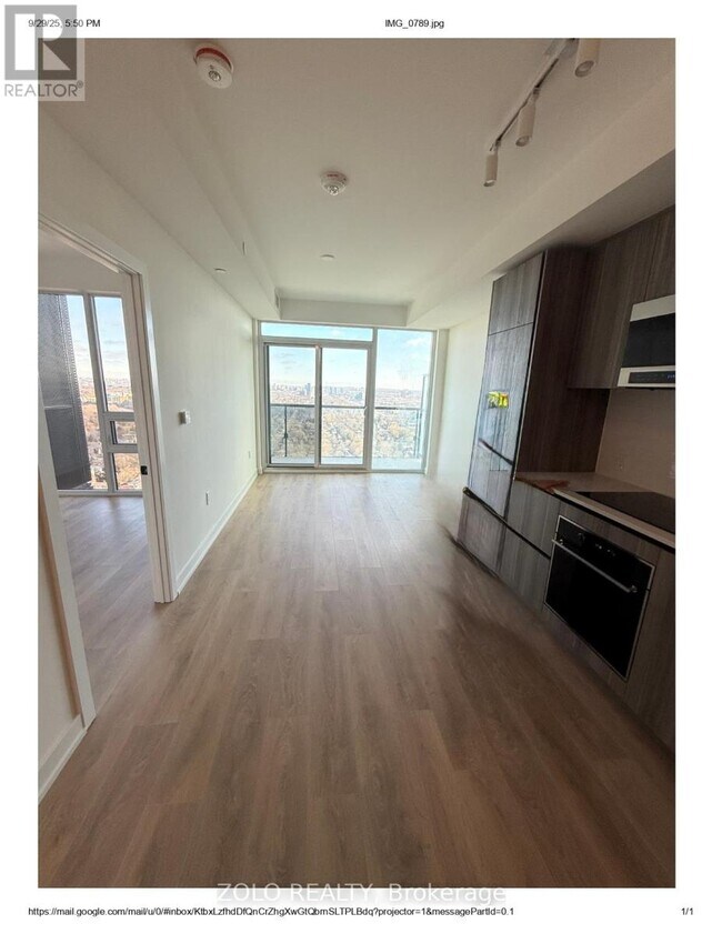 Photo du bâtiment - 127-3127 Broadway Ave