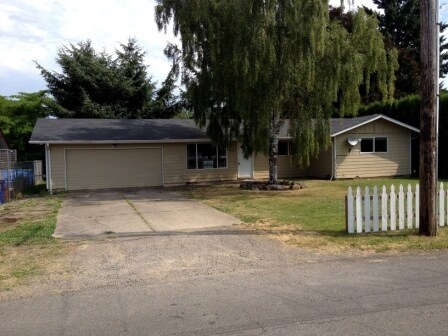 Foto del edificio - 4 Bedroom, 2 Bathroom House with Large Fenced Backyard, New Vinyl Plank Flooring, Granite Counter...