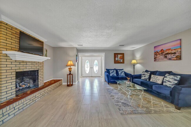 Building Photo - Long-Term Renovated Waterfront Home!