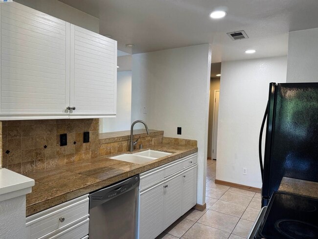 Building Photo - 7765 Canyon Meadows Cir