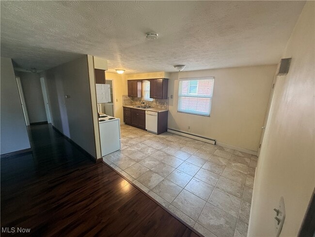 Building Photo - 122 Rosemont Ave