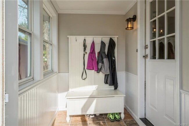 Building Photo - 27 Scanlon Ave