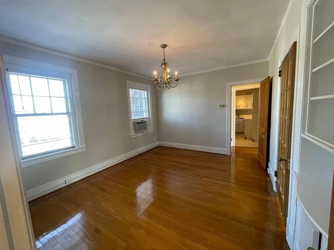 Building Photo - Cozy 2 Bedroom Apartment