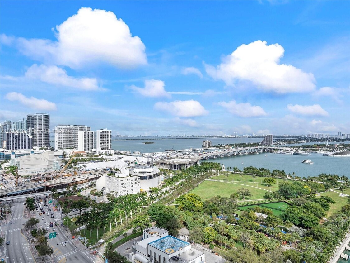 Primary Photo - 888 Biscayne Blvd