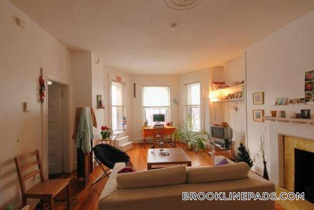 Foto del edificio - 1077 Beacon St