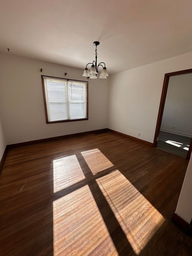 Foto del edificio - 1652 Roosevelt Ave