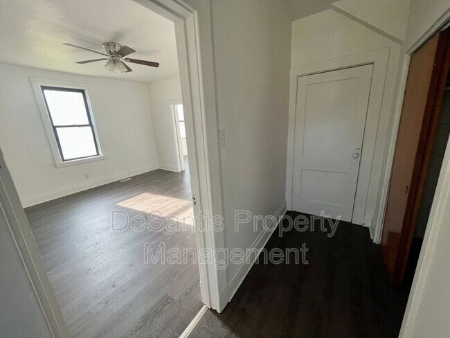 Foto del edificio - 135 McGovern Blvd