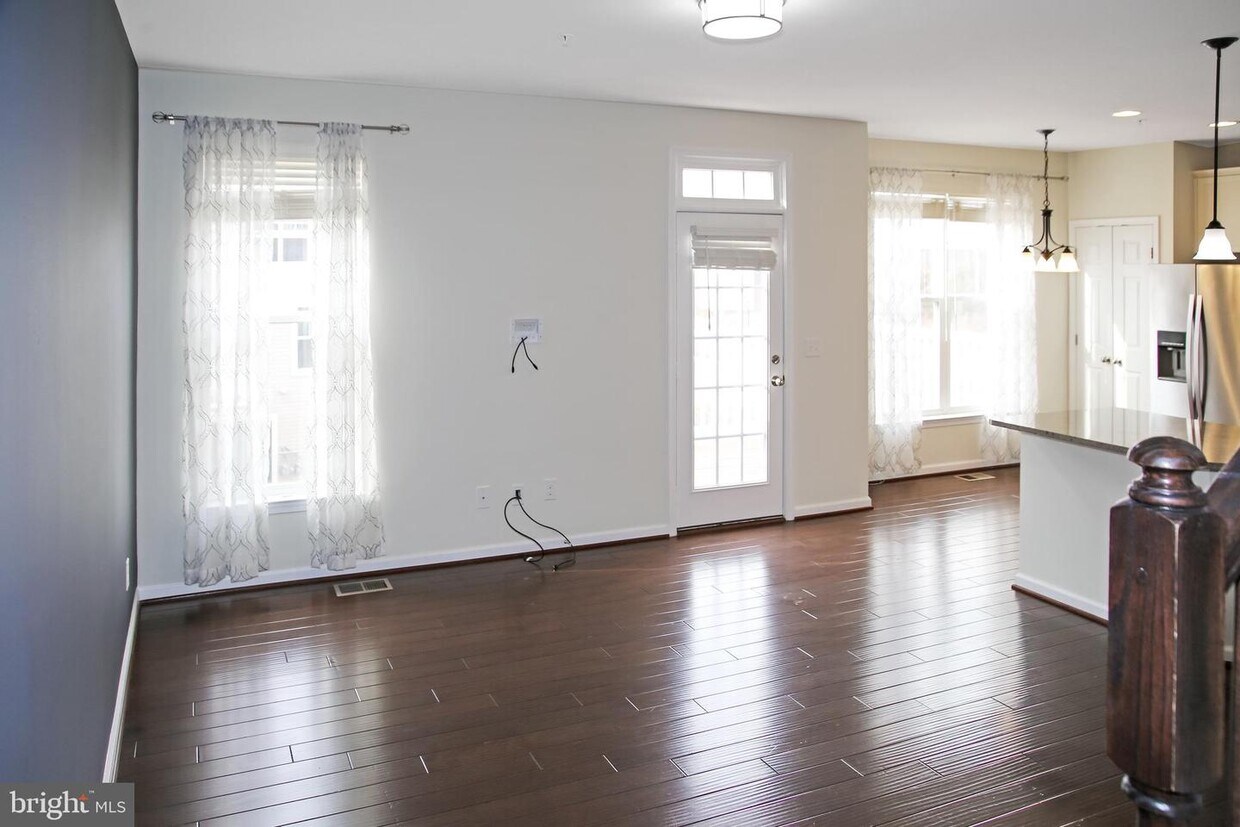 25213 Split Creek Terrace, Chantilly, VA 20152 Townhome Rentals in