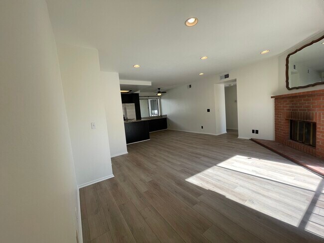 Foto del edificio - 10740 Lawler St