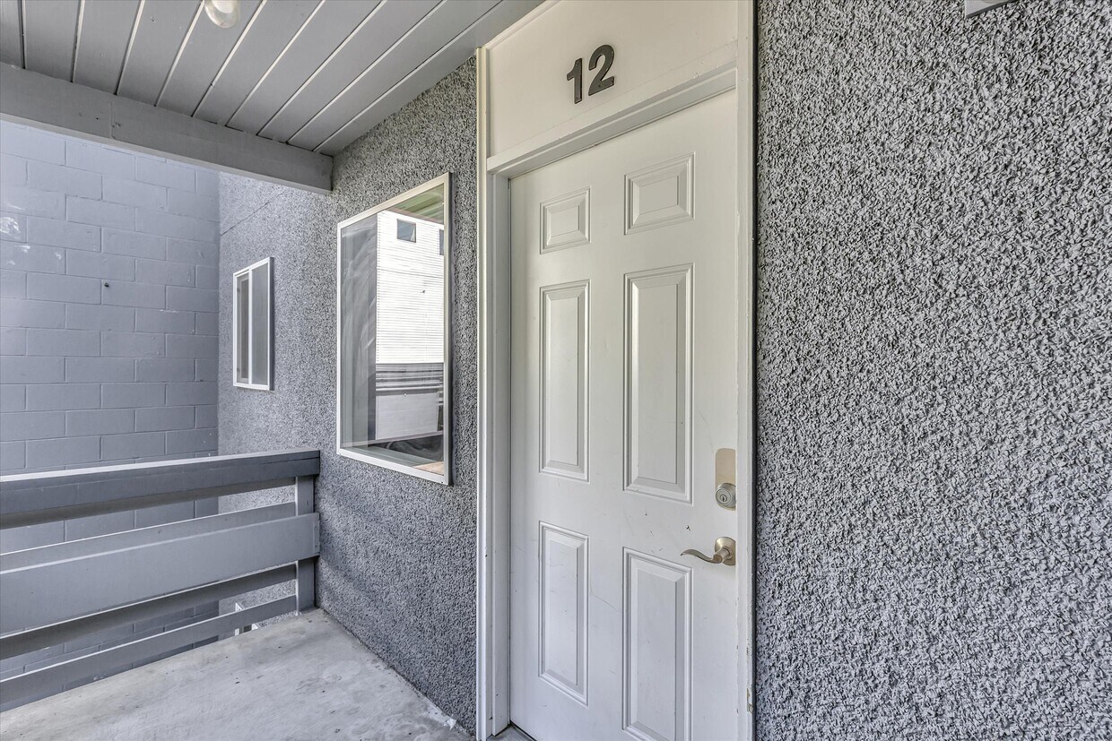 22612 6th Ave S Unit 12, Des Moines, WA 98198 Condo for Rent in Des Moines, WA