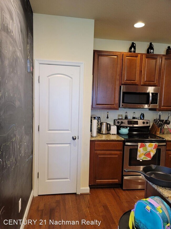 Building Photo - 2 br, 2.5 bath House - 522 Hermit Thrush Way