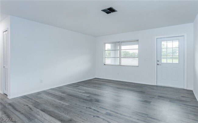 Building Photo - 1305 Hibiscus Dr