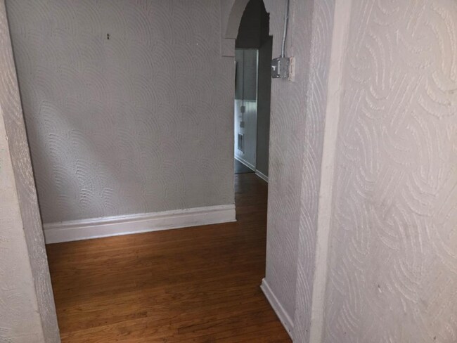 Building Photo - 3440 Oregon Ave