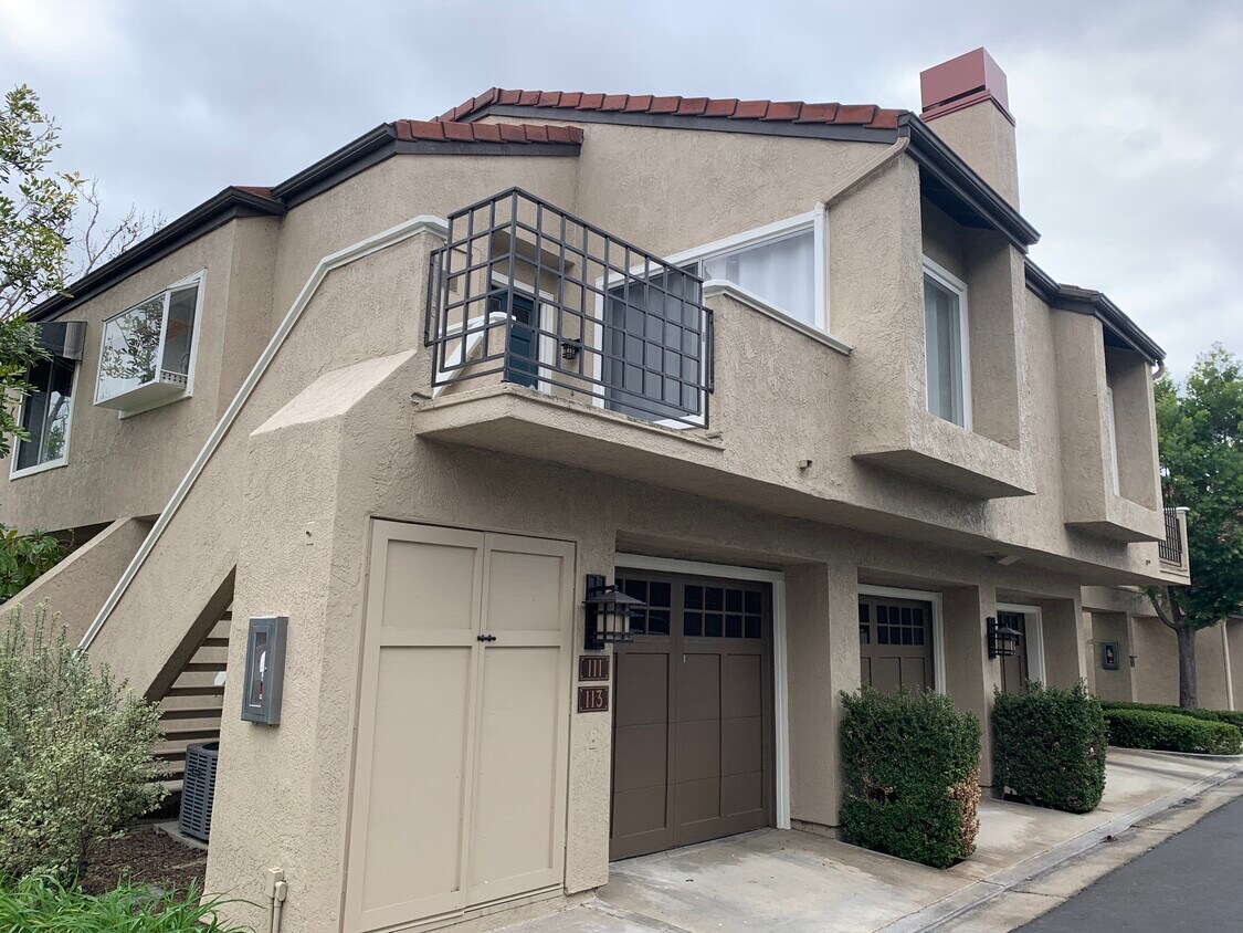 Foto principal - 111 Stanford Ct
