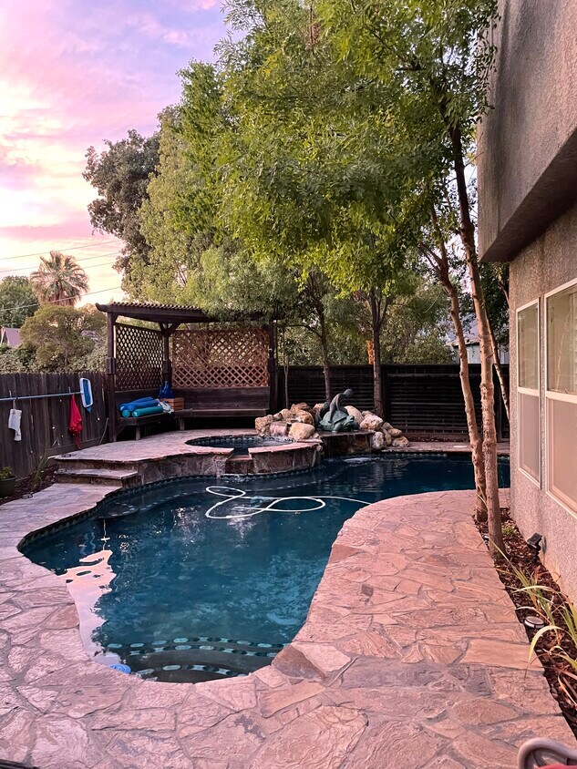 Foto del edificio - 1121 Mesquite Dr