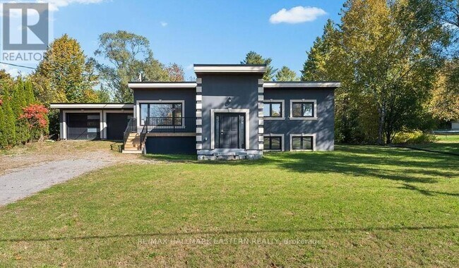 Photo du bâtiment - 1037 E Communication Rd