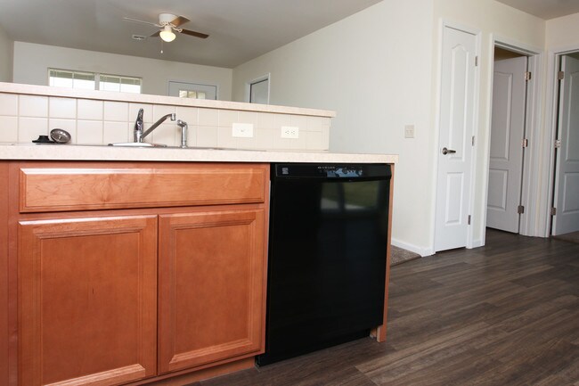 Building Photo - 2407 S Duncan St