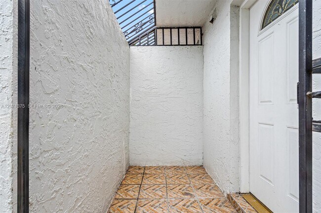 Foto del edificio - 319 NW 109th Ave