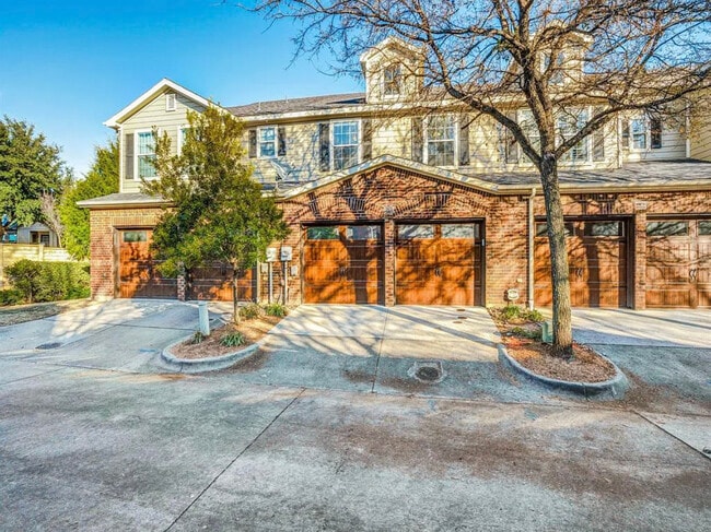 Building Photo - 2248 Stoneleigh Pl