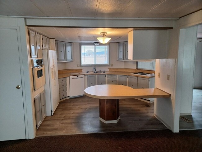 Building Photo - 8216 Homedale Rd