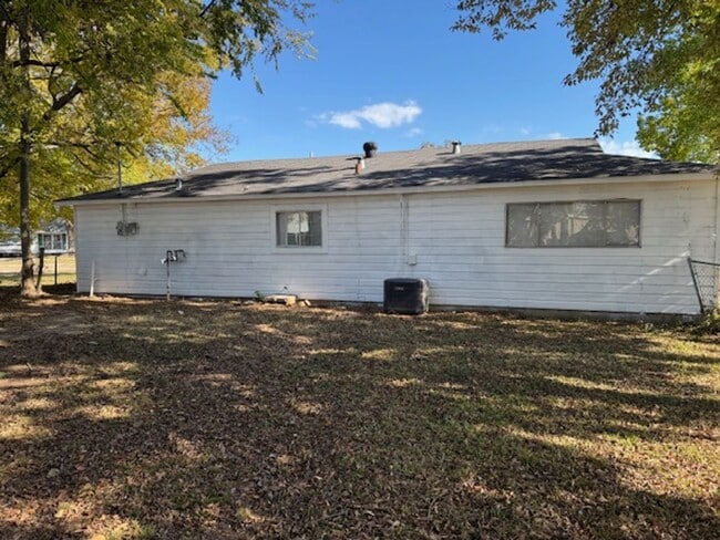 Building Photo - 3104 Gay Blvd