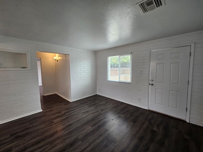 1608-1610 W. Becker Lane - 1608-1610 W. Becker Lane Apartment