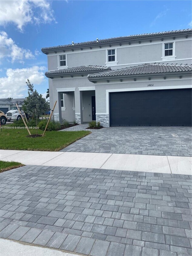 Foto principal - 14851 SW 161 St