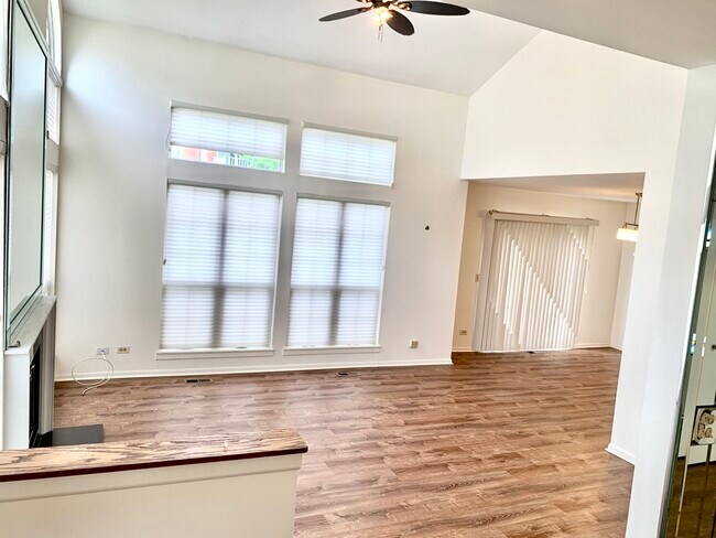Building Photo - 610 Sturnbridge Ln