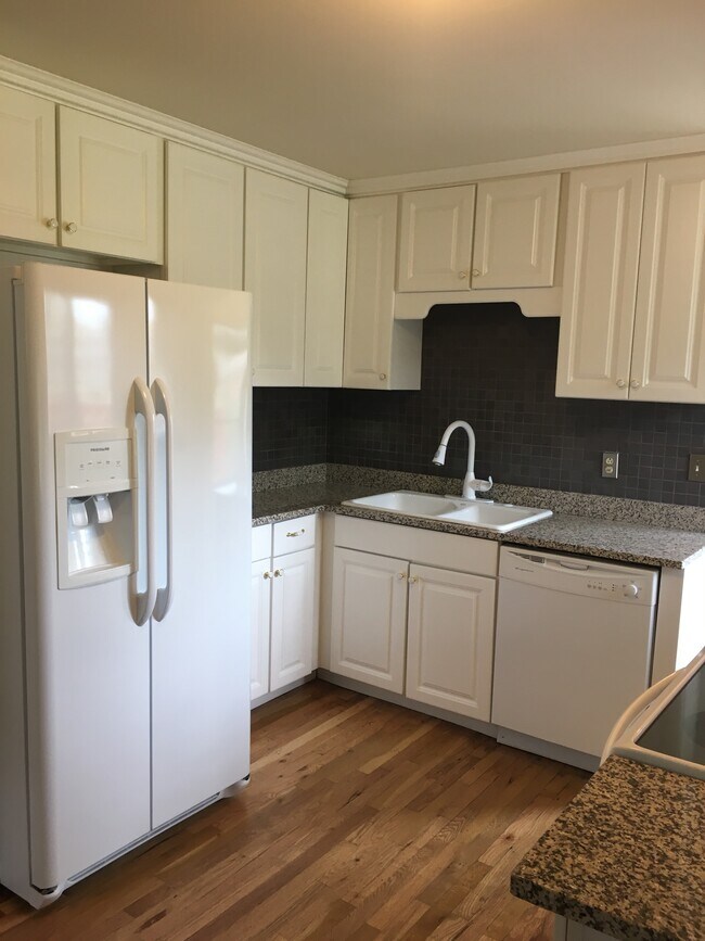 Foto del edificio - 3218 S Holly St