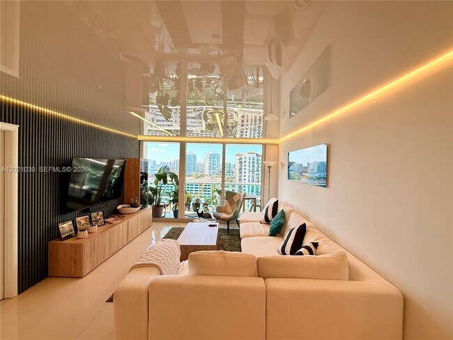 Foto del edificio - 100 Bayview Dr