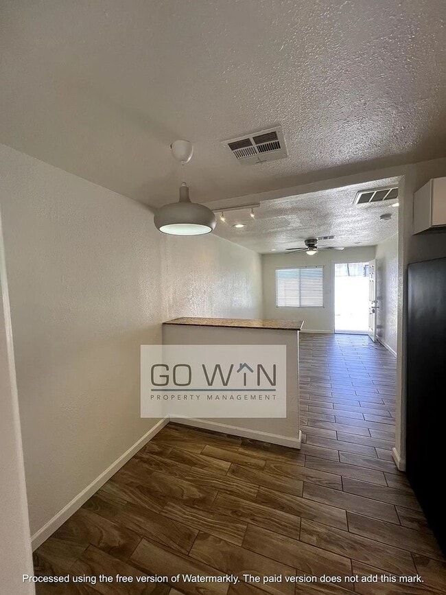 Building Photo - 825 N 10th Ave