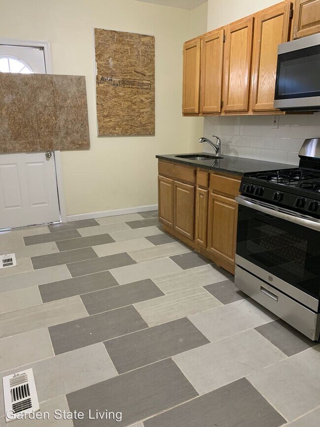 Foto del edificio - 4 br, 1 bath House - 96 South 14th Street