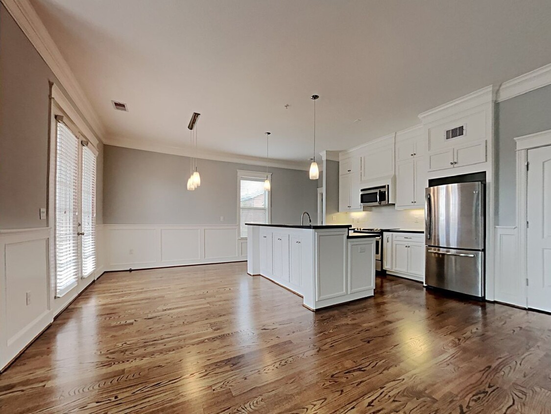 Primary Photo - Heights Oasis: Spacious Condo Living in Pr...