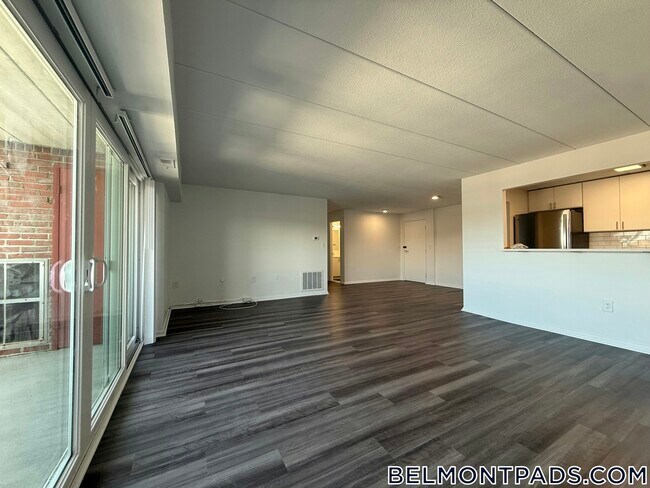 Foto del edificio - 51 Hill Rd