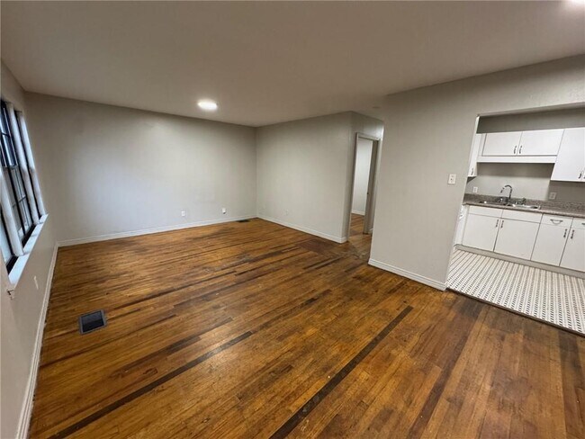 Foto del edificio - 2613 Old Military Rd