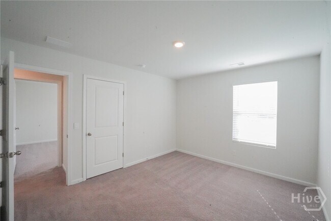 Foto del edificio - 103 Skylark Rd