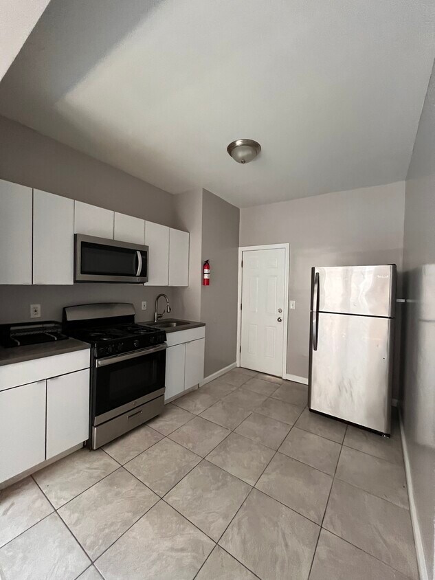 Foto principal - 293 Halsted St