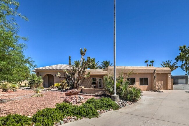 Building Photo - STUNNING FULLY CUSTOM HOME ON 1 ACRE PRIVA...