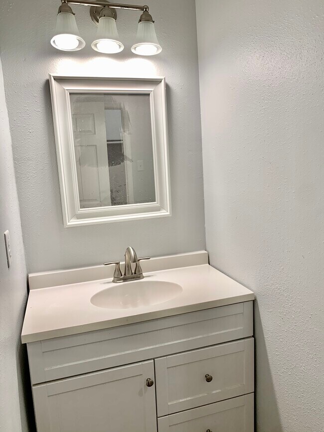 Master Bathroom - 4625 Keystone St